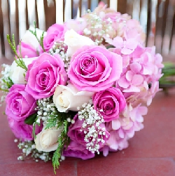 Ramo de novia de hortensia y rosas